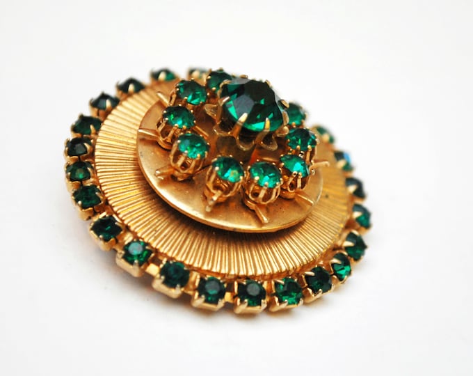 Coro Rhinestone Brooch - Green Glass - Gold round Disk - Atomic - mid Century pin