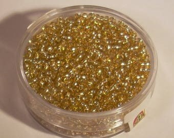 1020 box 17gr silv.nucl.gold yellow seed beads 2.2 mm Kars