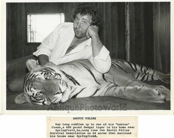 Ray+Long+man+cuddling+with+beautiful+Bengal+Tiger+vintage+photo
