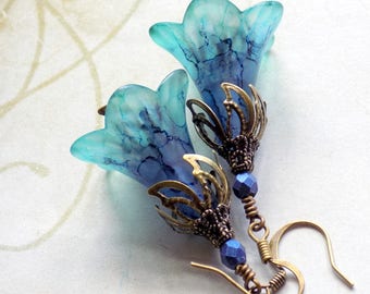 Lucite Flower Earrings, "Stonewashed", Blue Flower Earrings, Drop Earrings, Dangle Earrings, Vintage Style Earrings, Boho Earrings, Denim