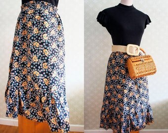 70s Large Vintage Folk style Skirt. Peasant style skirt. Black and peach floral print.