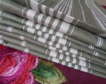 French Unused Vintage Mattress Ticking, 1.12 m wide x 3.12 m long (44 “ x 10.2 ft).