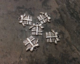 Christmas Present Charms Package of 5 Charms 16mm Gift Box charms Christmas Charms Holiday Charms