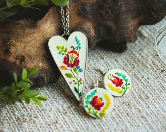 Polymer clay jewelry set Floral applique Gift for her Botanical boho necklace Round earrings Heart pendant Hungarian Embroidery jewelry set