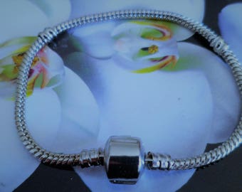 1 strap 17.5 Cm from clasp to Clip Pandora Style