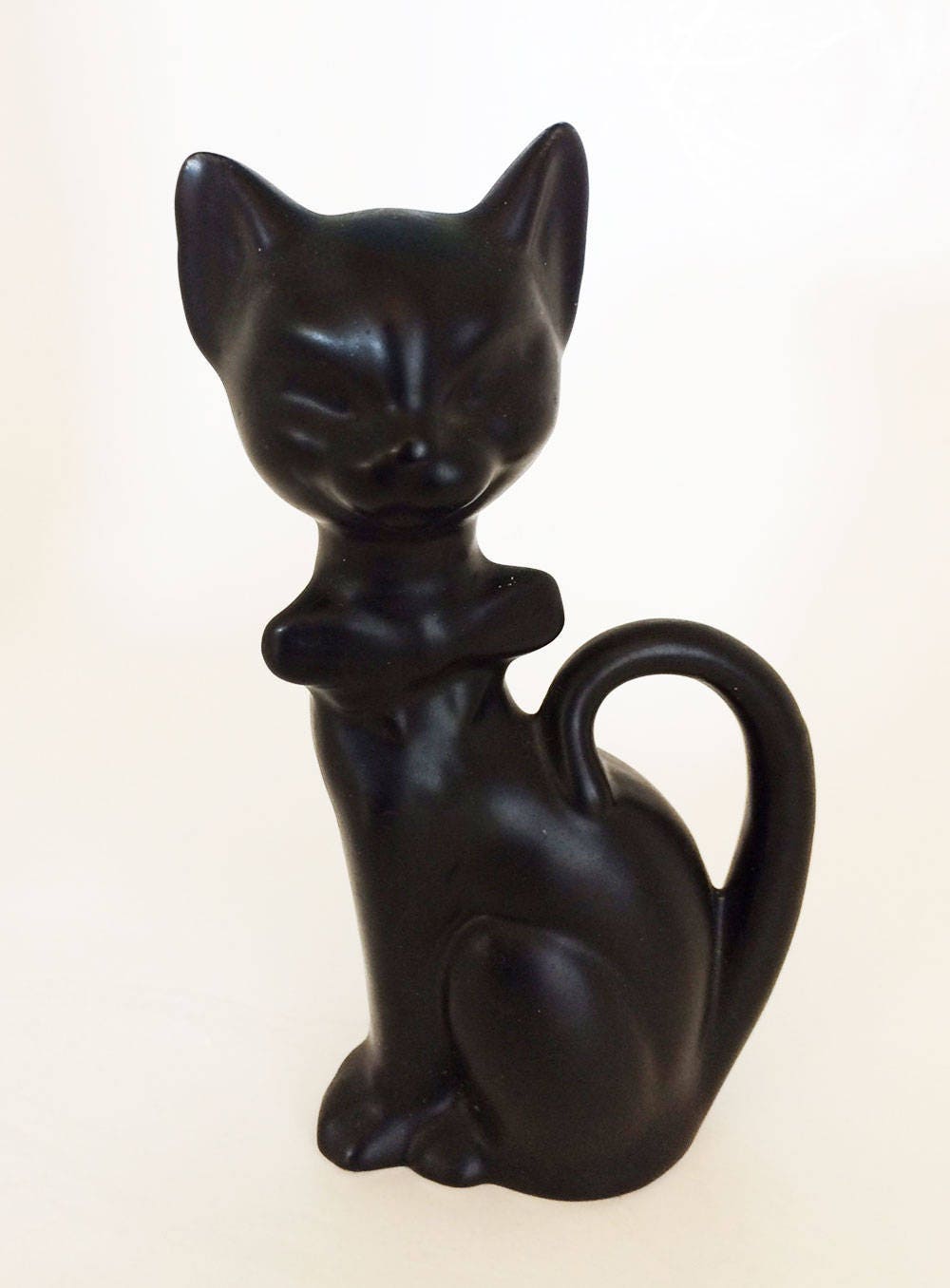 black and white ceramic cat figurine