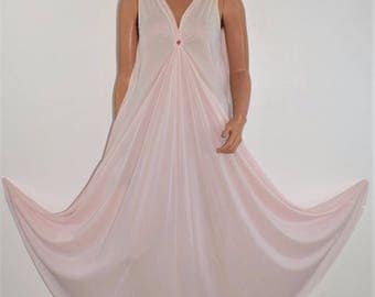 Vintage Full Sweep Pink Nylon Nightgown by LUCIE ANN Size Small 166" Diameter