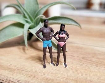 miniature couple statue