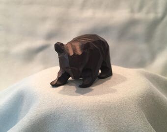 Composition de sculptures d'ours en noyer sculpté de la Forêt-Noire