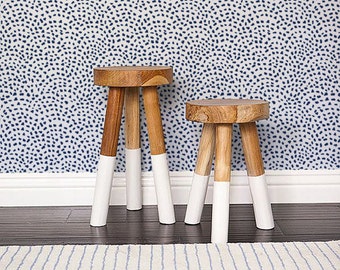 Self adhesive Cute Spot pattern Wallpaper / Scallop Removable Wallpaper / Wall Mural / Polka dot Wall sticker - 140 CATALINA/ SNOW
