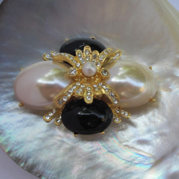 Joan Rivers signed Black & White pearl bead and crystal PIN ~pretty, vintage costume jewelry