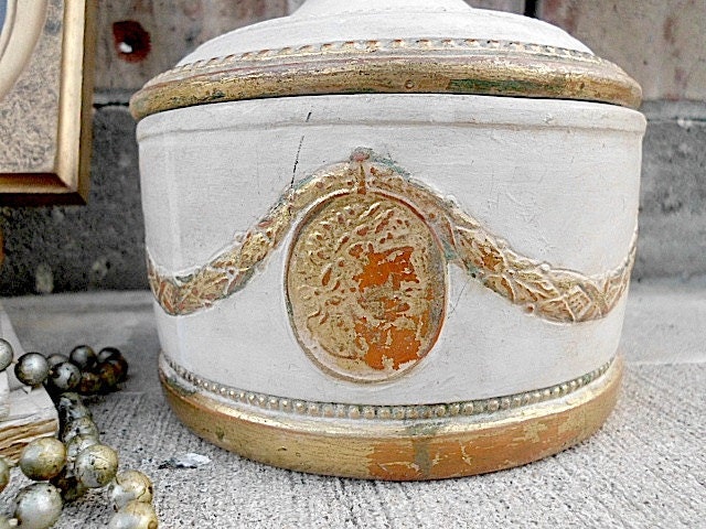 Millésime Boîte florentin - Libre du Vieux Monde - Couronne de laurier - Titulaire Bijoux - Hollywod Regency