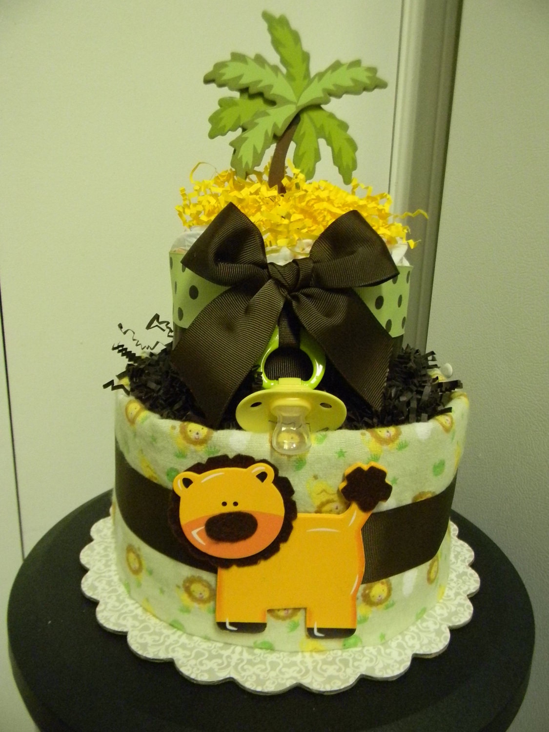 The lion king diaper cake is a beautiful baby diaper cake. 