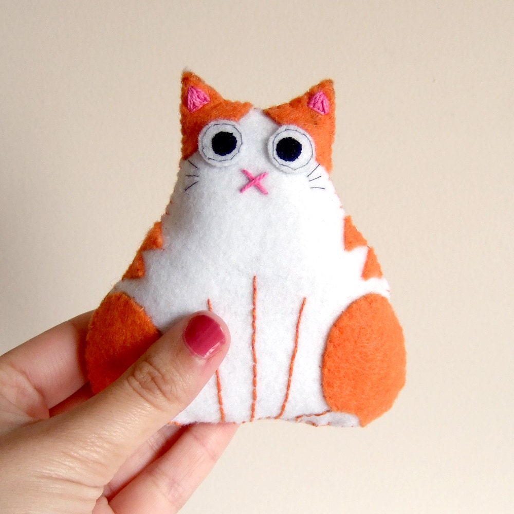 алиса поделки. Brydie alice handmade. ватная игрушка кролик из алисы. оформление композиции с куклой. кукольная композиция за столом.