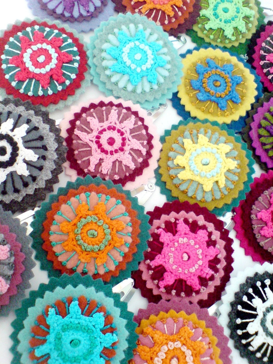 картинки фетра для рукоделия. материал для поделок фетр. необычные броши. материалы для рукоделия. интернет магазин рукоделия фетра.