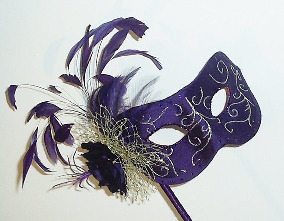 (L) Masquerade Ball Feather Mas
k in Black w/ Black Swan Pattern