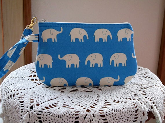 Clutch Wristlet Zipper Gadget Pouch White von Antiquebasketlady