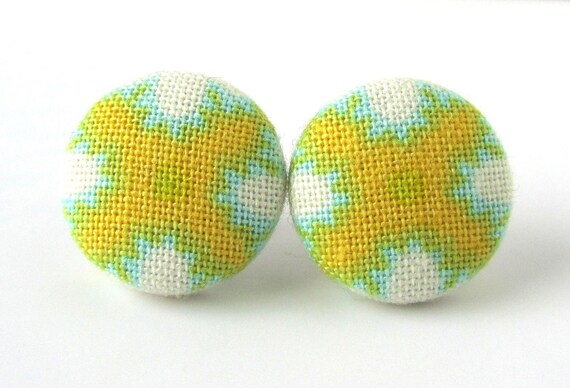 Stud earrings mustard yellow blue green white von KooKooCraft