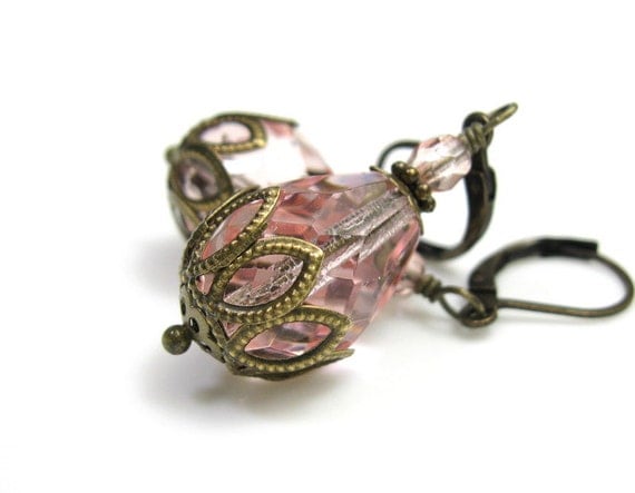 Misty Rose Blush Victorian Vintage Style Earrings von jewelrybyNaLa