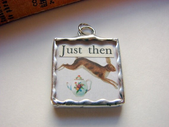Tiny Soldered Glass Art Charm Pendant Rabbit von mimiandlucy
