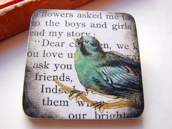 Big Wood Pin Brooch Green and Blue Bird on a von mimiandlucy