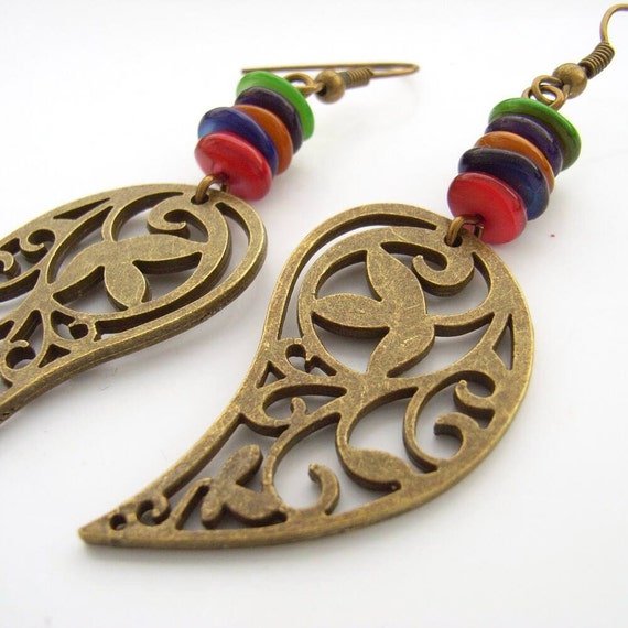 Charm earrings paisley and shell von BlueForestJewellery auf Etsy