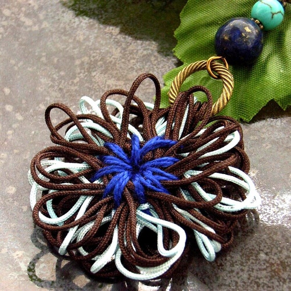 Purse bag charm flower blue brown bronze von BlueForestJewellery