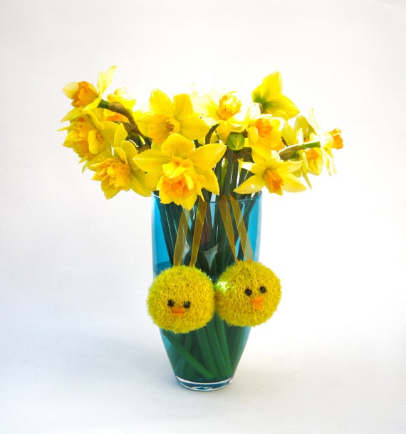 Knitted Easter chick duo pair of fluffy chubby chicks von jarg0n