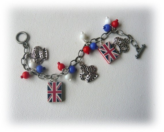 Jubilee Union Jack Charm Bracelet  Queens von Lottieoflondon