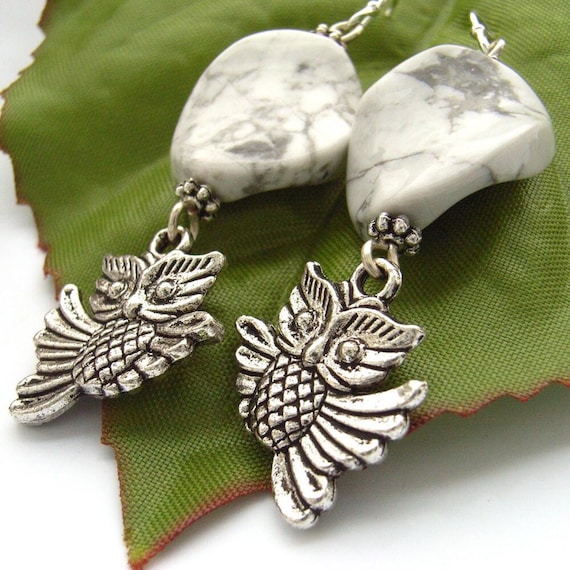 Owl charm earrings von BlueForestJewellery auf Etsy