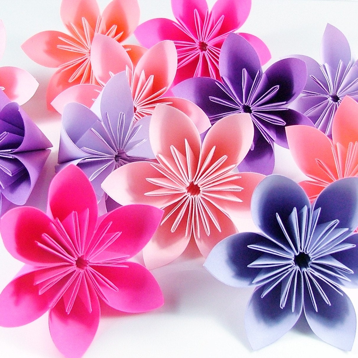 Оригами красивый цветок. Объемные цветы. Цветы из бумаги. Объемные цветы из бумаги. Красивые цветы из бумаги.