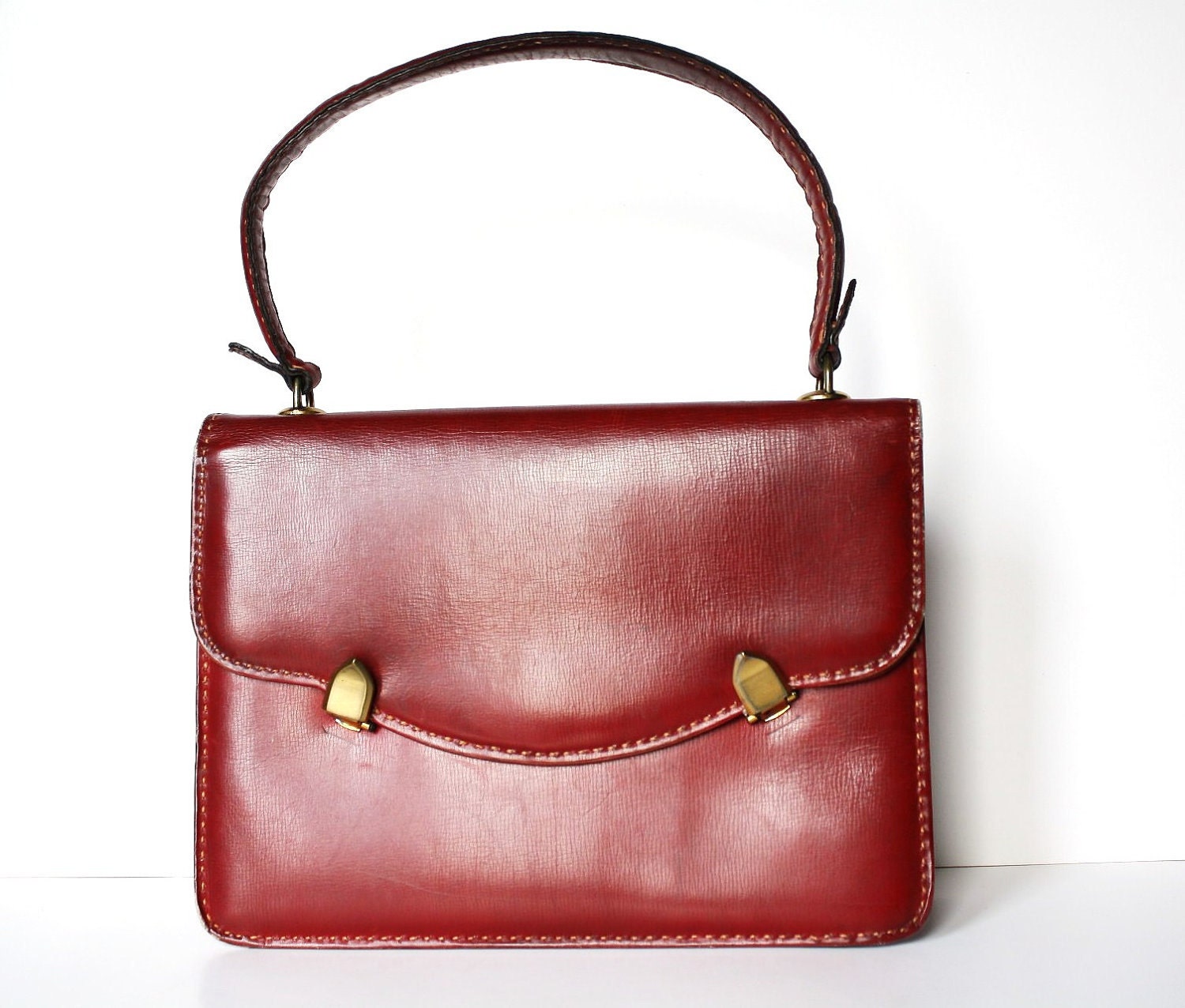 So lovely | Red leather handbags, Red handbag, Leather